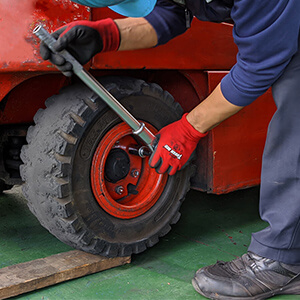 フォークリフトの整備